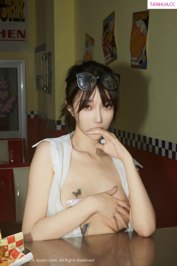 玥儿玥  [XiuRen]高清写真图 2024.07.05 No.8811 玥儿玥er 黑丝美腿第59张图片